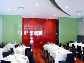 Kính màu trang trí