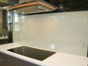 Kính màu ốp tường