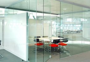 Thi công kính cường lực